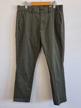 GAP Athletic Taper Chino Pants Men's 32x30 Olive Green Regenerative Cotton